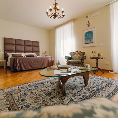 Exclusive Aparthotel La Reunion Ravenna Exterior photo